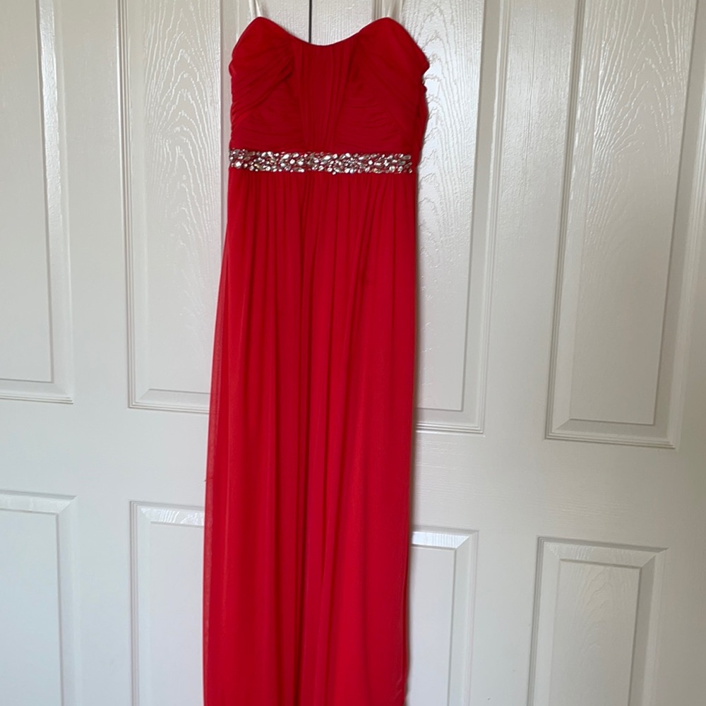 Coral/orange prom dress.